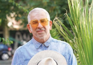 Ελευθερία Ρήγου – Ο Φιλιππίδης ήταν ένα λούτρινο αρκουδάκι, που μας έκανε να γελάμε, και έγινε γκρέμλιν»