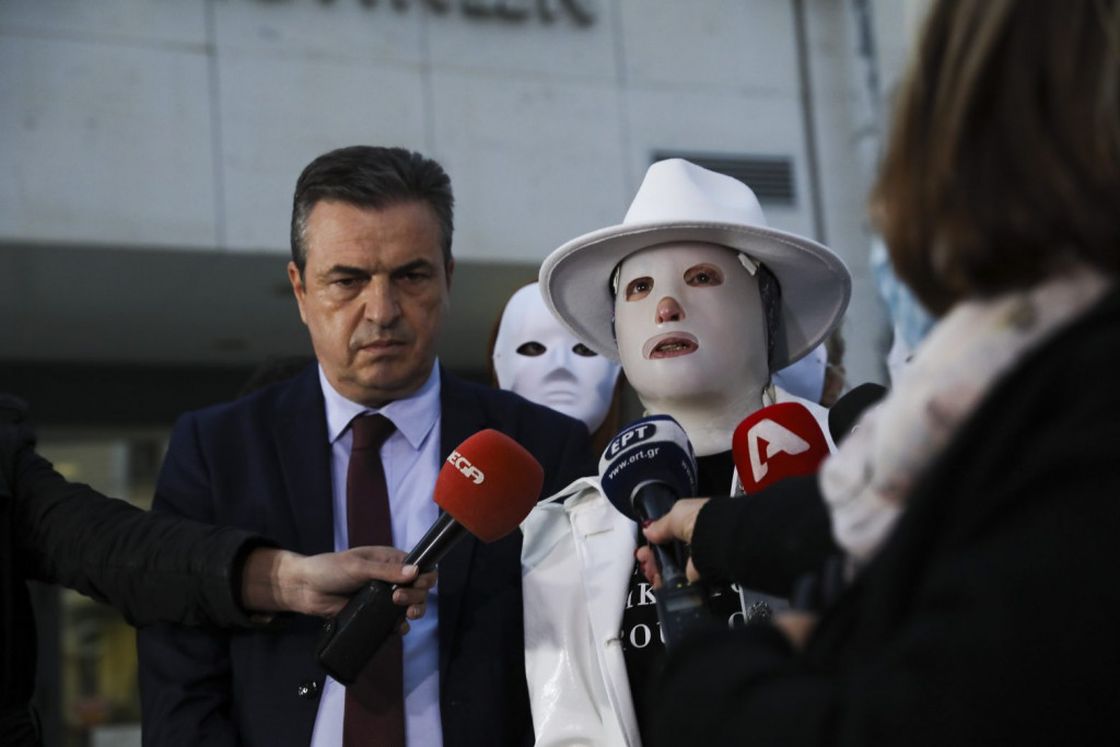 Επίθεση με βιτριόλι – Με τον υπουργό Υγείας συναντήθηκε η Ιωάννα – Τι ειπώθηκε, ποιες οι επόμενες κινήσεις της