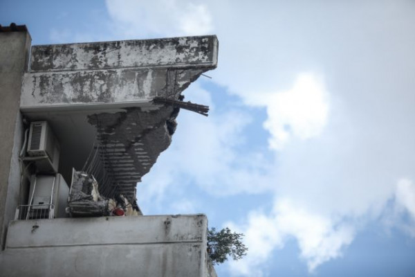 Χαλάνδρι – Ο δήμος εξασφάλισε στέγη για τις οικογένειες της πολυκατοικίας όπου κατέρρευσε το μπαλκόνι