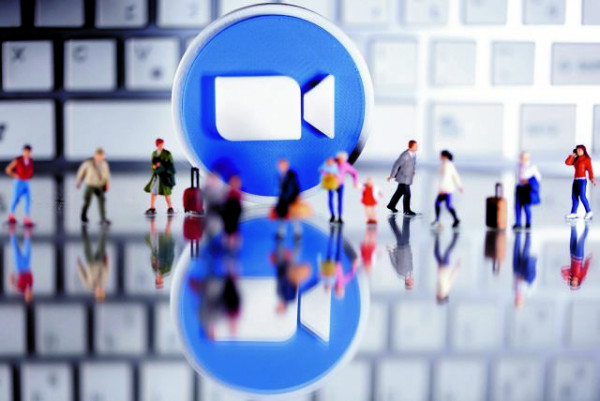 «Zoom boom» – Πώς αυξήθηκαν τα botox και οι πλαστικές επεμβάσεις