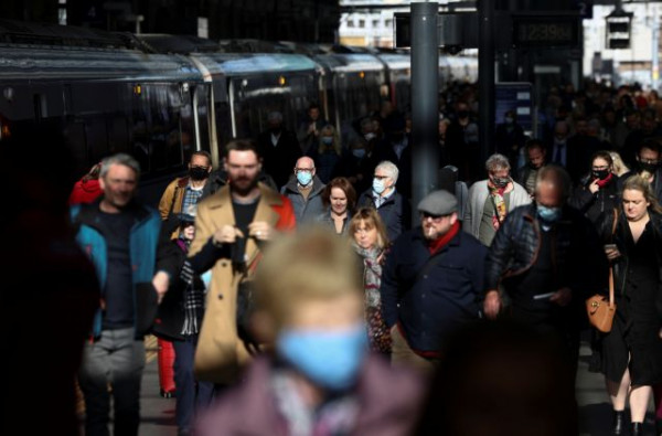 Κοροναϊός – Εφιαλτικά σενάρια για 5.000 κρούσματα ημερησίως και χιλιάδες θανάτους ως το τέλος του έτους