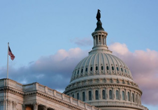 ΗΠΑ – Ο κίνδυνος κήρυξης στάσης πληρωμών απειλεί την πιστοληπτική αξιολόγηση των ΗΠΑ