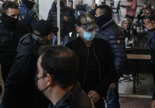 Πέραμα – Αρνήθηκαν όλες τις κατηγορίες στις απολογίες τους οι 7 αστυνομικοί – Στον ανακριτή ο 14χρονος Ρομά