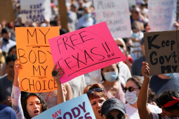 Τέξας – Δικαστικό «μπλόκο» στον νόμο που απαγορεύει τις εκτρώσεις μετά τις αντιδράσεις