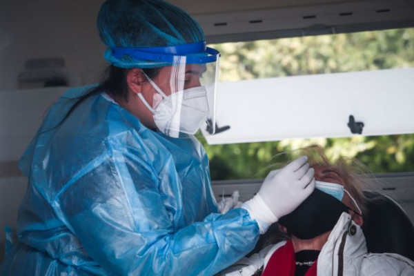Rapid test – Για ποιους υπαλλήλους του ιδιωτικού τομέα είναι υποχρεωτικά – Πώς και πότε θα διενεργούνται – Τα πρόστιμα στους παραβάτες
