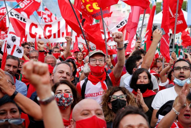 Ρώμη - Αντιφασιστική διαδήλωση 200.000 μετά από κάλεσμα των συνδικάτων - Δεν βλέπει ναζιστική απειλή ο Σαλβίνι