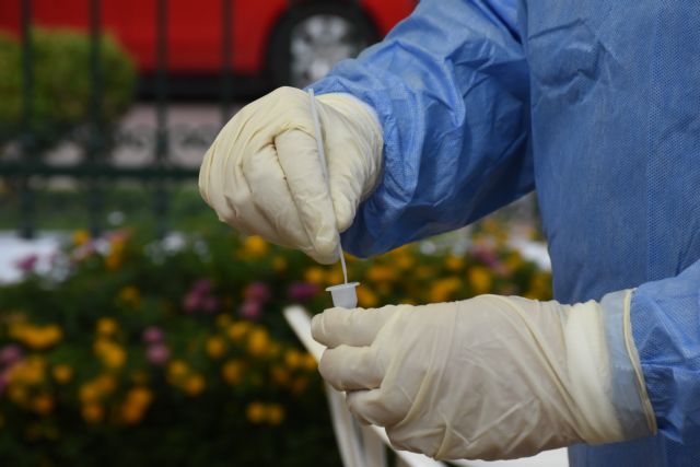 Βόλος – Πατέρας έκανε μήνυση στο σχολείο γιατί υπέβαλαν σε rapid test την κόρη του