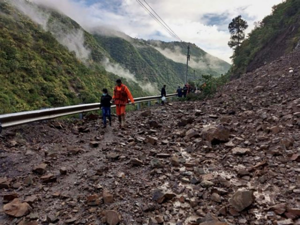 Νεπάλ – Στο έλεος καταρακτωδών βροχών – Δεκάδες οι νεκροί