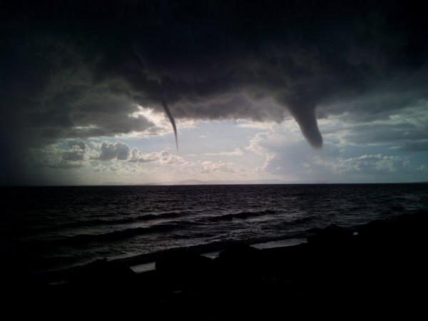 Κακοκαιρία – «Δίδυμοι» υδροσίφωνες στα Κύθηρα – Εντυπωσιακό θέαμα