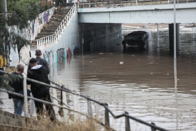 «Μπάλλος» – Στο έλεος της κακοκαιρίας η χώρα – Ένας αγνούμενος, προβλήματα, καταστροφές και έκτακτα μέτρα