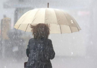 Καιρός – Παρατείνεται ως την Τρίτη η κακοκαιρία «Αθηνά» – Ποιες περιοχές θα επηρεαστούν περισσότερο