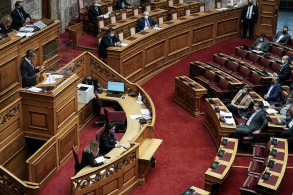 Μητσοτάκης – Ο Πολάκης είναι πρωτεργάτης του αντιεμβολιαστικού κινήματος – Πρότεινε φάρμακο για αγελάδες και μοσχάρια