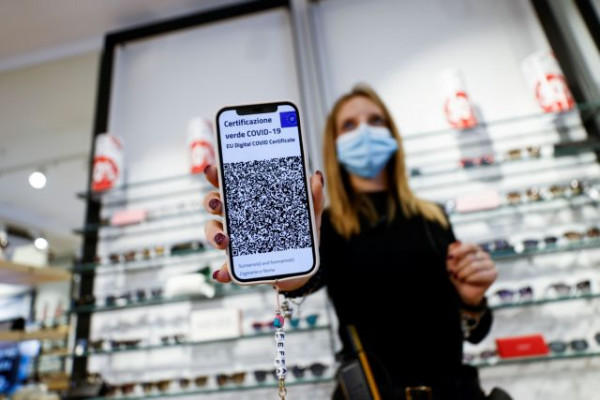 Ιταλία –  Ζώντας με το «πράσινο πάσο» για τον κοροναϊό