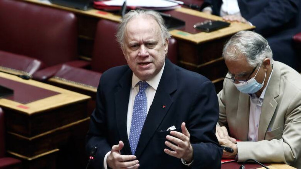 Φώφη Γεννηματά – Λιποθύμησε κατά τη διάρκεια της κηδείας ο Γιώργος Κατρούγκαλος