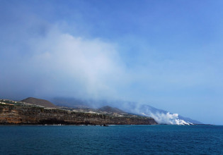 Λα Πάλμα – Εκτός λειτουργίας το αεροδρόμιο λόγω στάχτης από την έκρηξη του ηφαιστείου