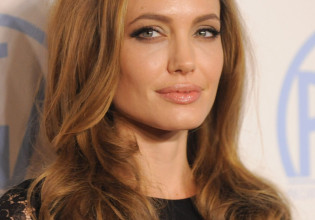 Αντζελίνα Τζολί – Μαζί με την κόρη της Ζαχάρα στο κόκκινο χαλί