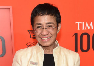 Facebook – «Διαδίδει ψεύδη, μίσος και οργή», λέει η βραβευμένη με Νόμπελ Ειρήνης δημοσιογράφος, Μαρία Ρέσα