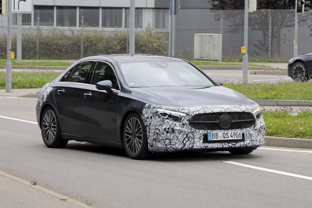 Mercedes-Benz A-Class Sedan: Aσκήσεις… fine tuning