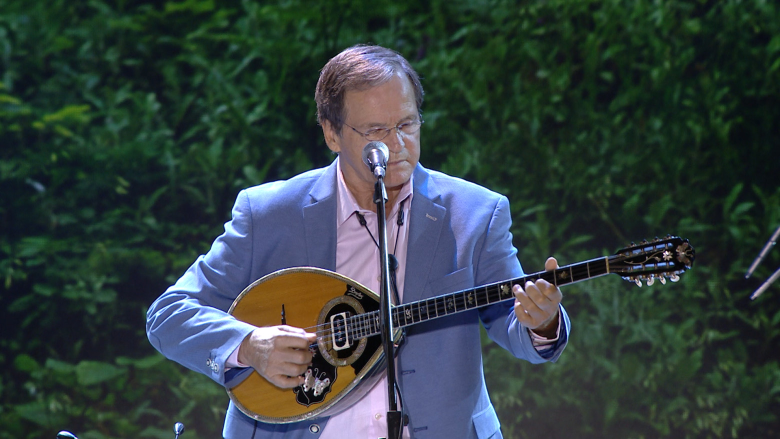 Σπίτι με το MEGA – Με το «Αγριολούλουδο» ξεκίνησε η μαγική βραδιά του Χρήστου Νικολόπουλου