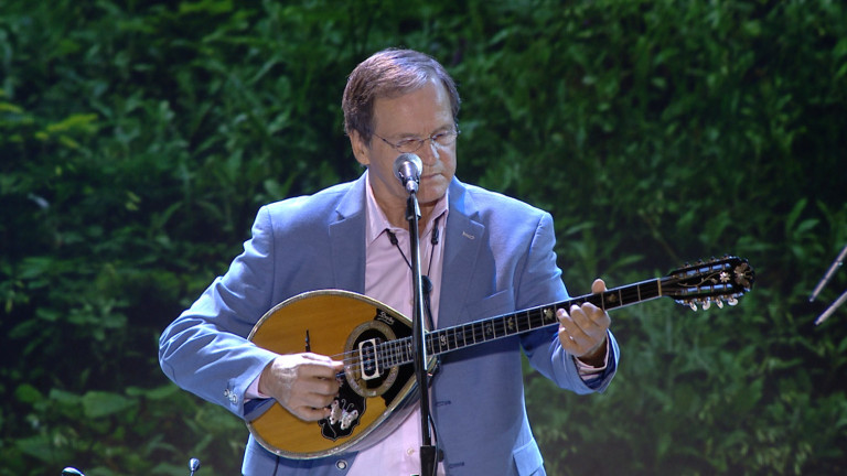 To «Σπίτι με το MEGA» υποδέχεται τον Χρήστο Νικολόπουλο σε μια μαγική λαϊκή βραδιά