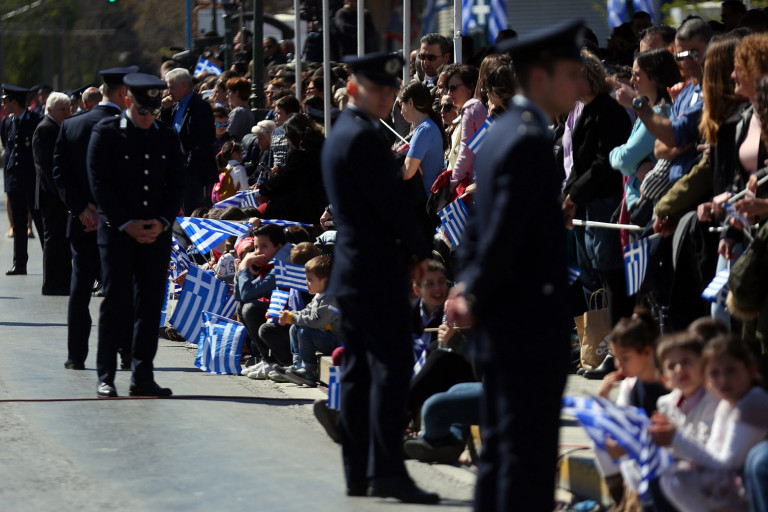 Καπραβέλος – Έκκληση στην κυβέρνηση να ξανασκεφτεί τις παρελάσεις με κόσμο – Δεν θα αντέξει το σύστημα υγείας