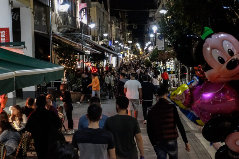 Κοροναϊός – Το αρνητικό ρεκόρ κρουσμάτων χτύπησε συναγερμό – Αυτά είναι τα νέα μέτρα που εξετάζονται