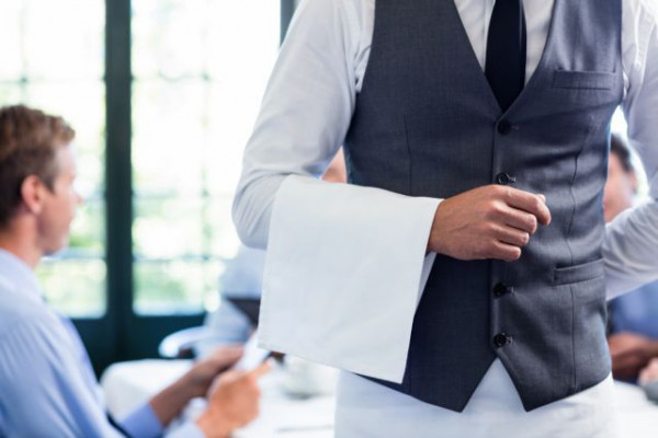 Πανδημία – Οι εργαζόμενοι στην παροχή υπηρεσιών πετούν «λευκή πετσέτα»