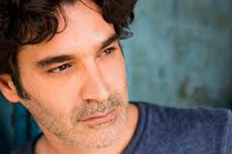 Χριστόφορος Παπακαλιάτης – Γι’ αυτό δεν έχει επιστρέψει ακόμα στην Αθήνα