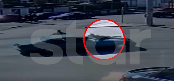 Βίντεο που κόβει την ανάσα – Γυναίκα κρεμάστηκε από το καπό αυτοκινήτου ληστών