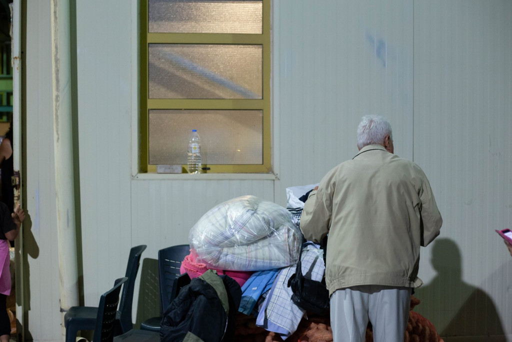 Αρκαλοχώρι – Οι πρώτοι σεισμόπληκτοι μπαίνουν στους οικίσκους – Θα τους επισκεφθεί η Πρόεδρος της Δημοκρατίας