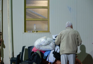 Αρκαλοχώρι – Οι πρώτοι σεισμόπληκτοι μπαίνουν στους οικίσκους – Θα τους επισκεφθεί η Πρόεδρος της Δημοκρατίας