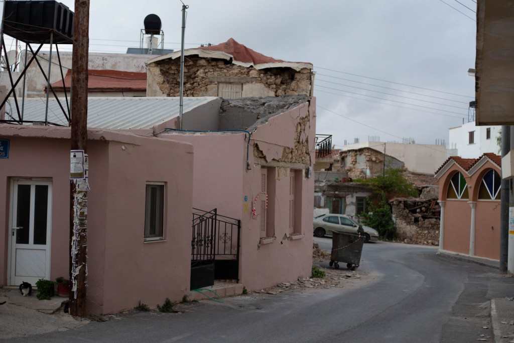 Κρήτη – Κατεδάφιση και όχι επισκευή για τα «πληγωμένα» κτίρια προτείνει ο καθηγητής Καρύδης