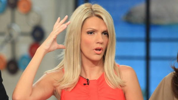 «Πώς στέκονται αυτά έτσι;» – Η επική ερώτηση στη Σάσα Σταμάτη για το… στήθος της