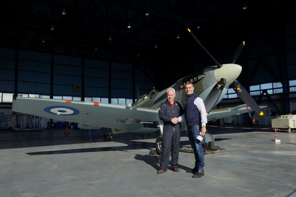 Παρέλαση 28ης Οκτωβρίου – Το θρυλικό Spitfire στον ουρανό της Θεσσαλονίκης – Τι λέει ο Βρετανός πιλότος