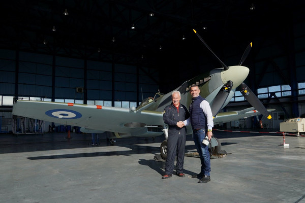 Παρέλαση 28ης Οκτωβρίου – Το θρυλικό Spitfire στον ουρανό της Θεσσαλονίκης – Τι λέει ο Βρετανός πιλότος