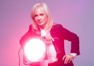 Αγγελική Νικολούλη – Όλοι οι σταθμοί στην καριέρα και την προσωπική της ζωή