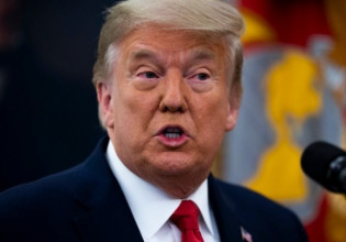 ΗΠΑ – Ο Ντόναλντ Τραμπ κατέθεσε ενόρκως για την επίθεση κατά διαδηλωτών από φρουρούς του το 2015