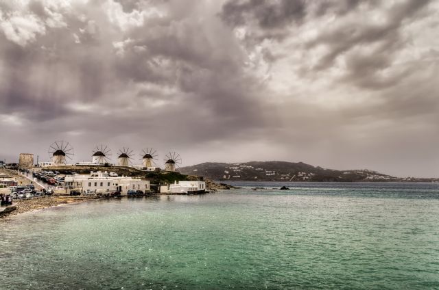 Καιρός – Η «Αθηνά» συνεχίζει αγριεμένη την επέλασή της – Δείτε live την πορεία της