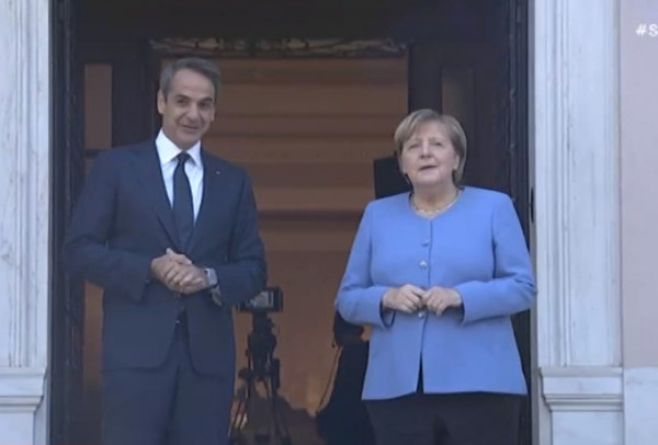Στο Μέγαρο Μαξίμου η Ανγκελα Μέρκελ – Η υποδοχή του Κυριάκου Μητσοτάκη