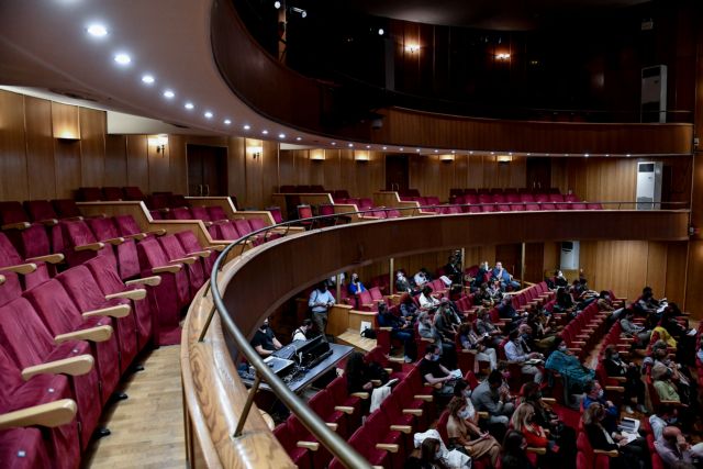 Νέο καθεστώς για θέατρα και σινεμά – Τι θα αλλάξει σε εμπόριο και σουπερμάρκετ