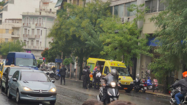 Θεοδωρικάκος – Επισκέφθηκε τον τραυματία αστυνομικό στο 401 Στρατιωτικό Νοσοκομείο – Τού έδωσα συγχαρητήρια