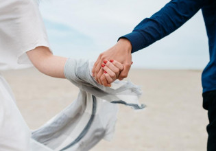 Λάρισα – Τον άφησε με… 1 ευρώ στον λογαριασμό, άδειασε όλο το σπίτι και έφυγε με τον εραστή της