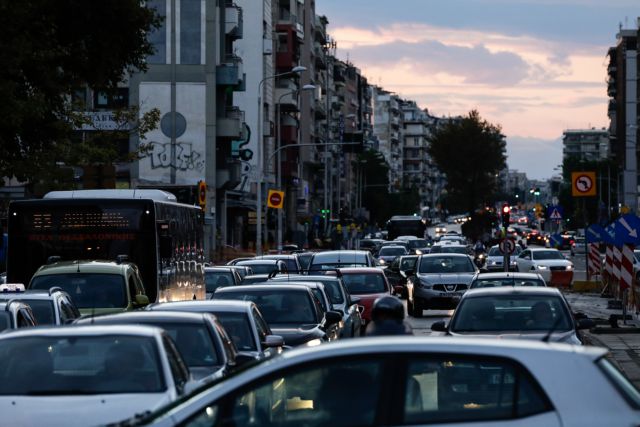 Χάος στους δρόμους της Αθήνας λόγω της κακοκαιρίας - Πού εντοπίζονται προβλήματα