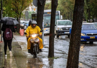 «Μπάλλος» – Χαμός στην Αττική από τη σφοδρή καταιγίδα