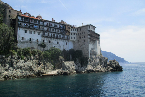 Επιχείρηση της Πυροσβεστικής στο Άγιο Όρος – Αγνοούνται δύο άτομα