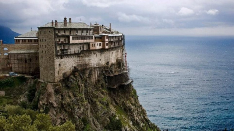 Θρίλερ για τους δύο αγνοούμενους στο Άγιο Όρος – Άκαρπες οι προσπάθειες εντοπισμού τους