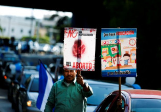 Τέξας – Ενας γιατρός αψηφά τον νόμο κατά των αμβλώσεων «για να μην πεθαίνουν άλλα κορίτσια»