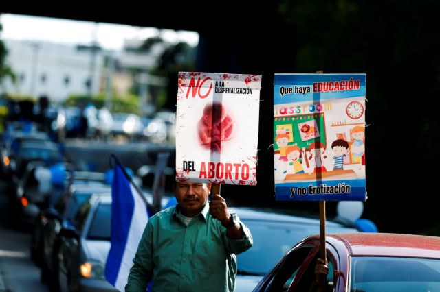 Τέξας – Ενας γιατρός αψηφά τον νόμο κατά των αμβλώσεων «για να μην πεθαίνουν άλλα κορίτσια»