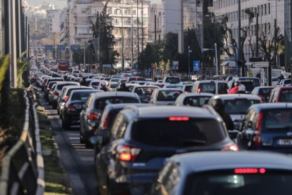 Κυκλοφοριακό – Γιατί είναι στο «κόκκινο» οι δρόμοι της Αθήνας – Τι θα γίνει με τον δακτύλιο