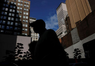 Τσιόδρας – Καμπανάκι για τέταρτο κύμα πανδημίας και στην Ελλάδα – Τα παραδείγματα από «ανεμβολίαστες» χώρες